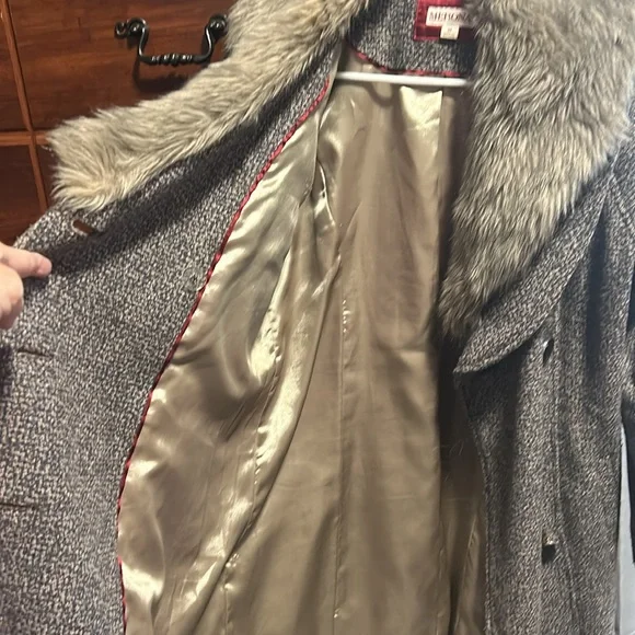 Women's Gray Faux Fur Collar Coat - Picture 7 of 7